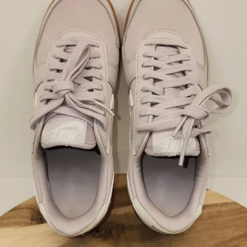 Nike Field General Women's Size 7 Platinum Violet(Pink) Gum Soles